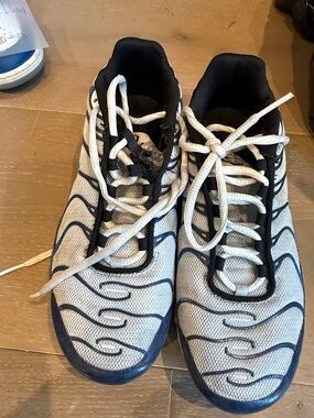 Nike Men's Athletic Shoes White and Navy